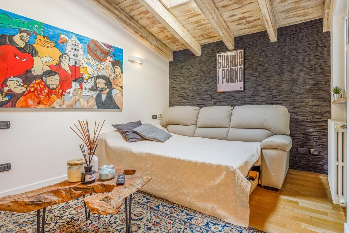 Unconventional Near Linate - Supreme Meme Loft Apartment