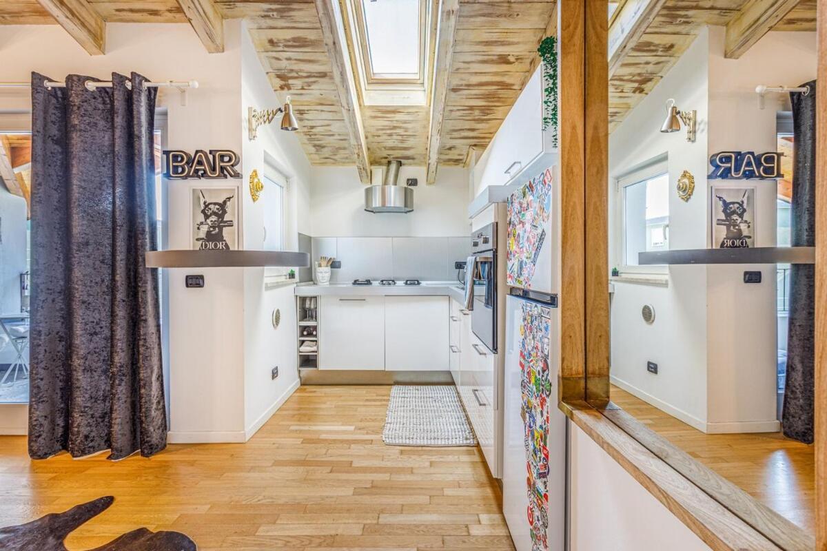 Unconventional Near Linate - Supreme Meme Loft Apartment
